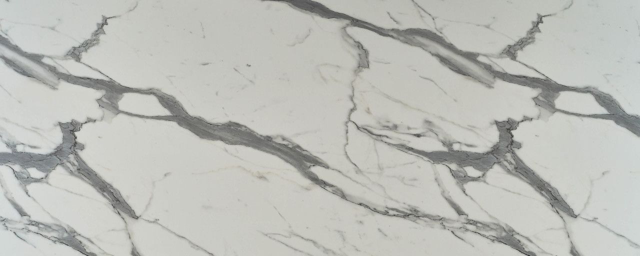 картинка Компакт плита HPL Arcobaleno (Аркобалено) 3500*650*4 мм Мрамор белый 3027 (структура Сланец) черная основа - СтокСклад