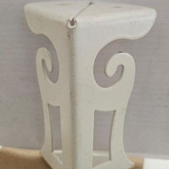 Опора резная белая